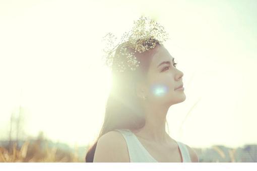 a梦幻白裙梦幻一个的旅途丑女美女合影的跟图片美女_hao123网图片